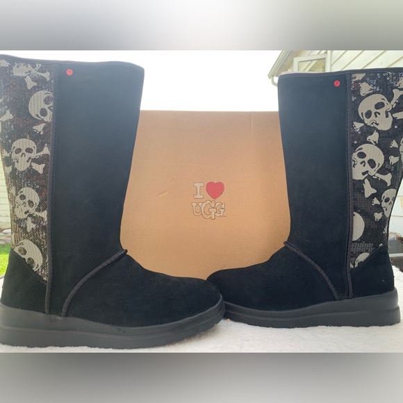I ❤️ UGG Tall Skull boots new Sz 10 - Picture 1 of 4